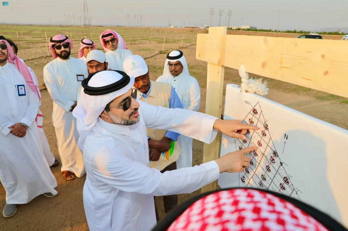 


منصور المشيطي خلال زيارته للجموم                           (مكة)     