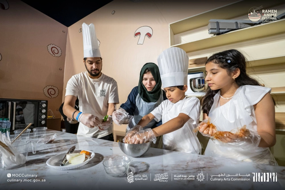 


تعليم الأطفال فنون الطهي بأحد المهرجانات               (مكة) 