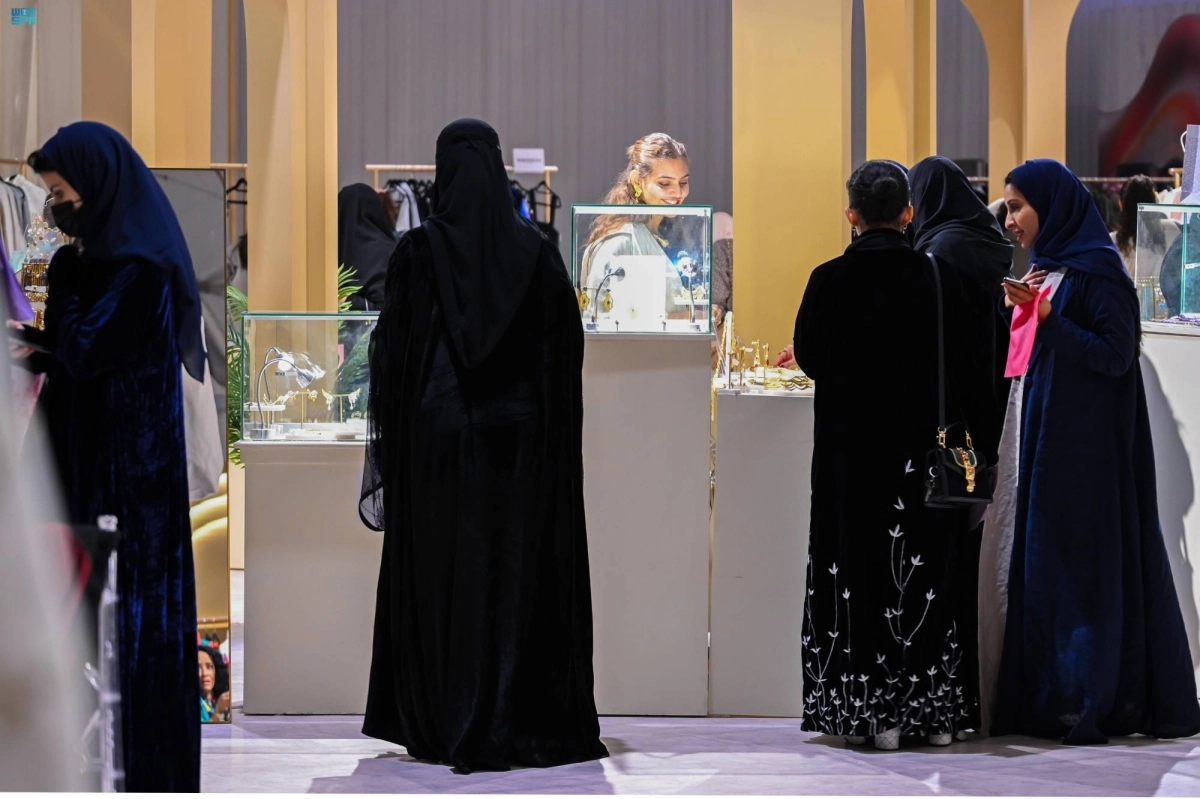 


من معرض الموضة والأزياء                           (مكة) 