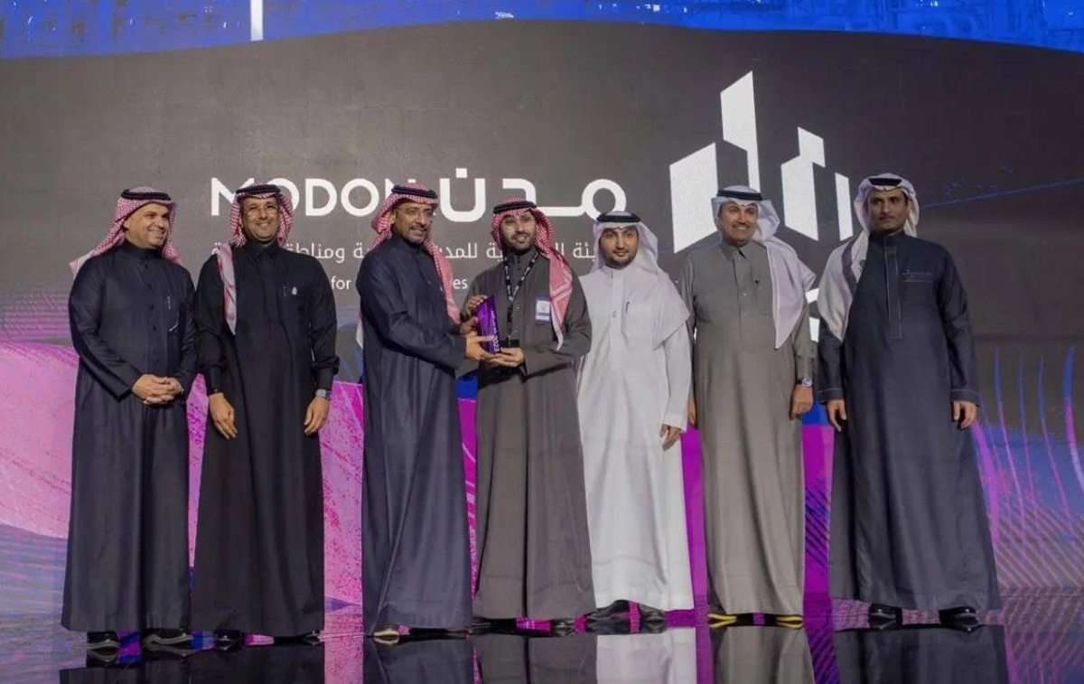 


خلال تكريم إحدى الجهات الفائزة 