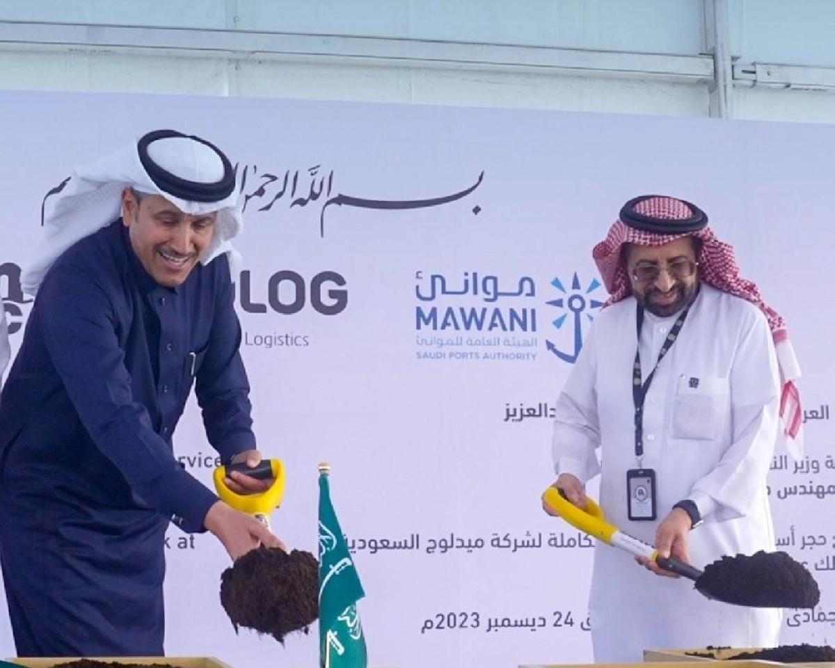 


خلال وضع حجر الأساس 