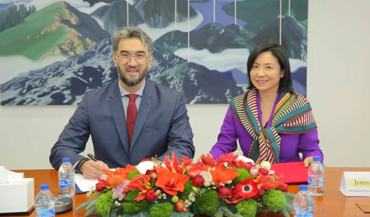 


من توقيع الاتفاقية 