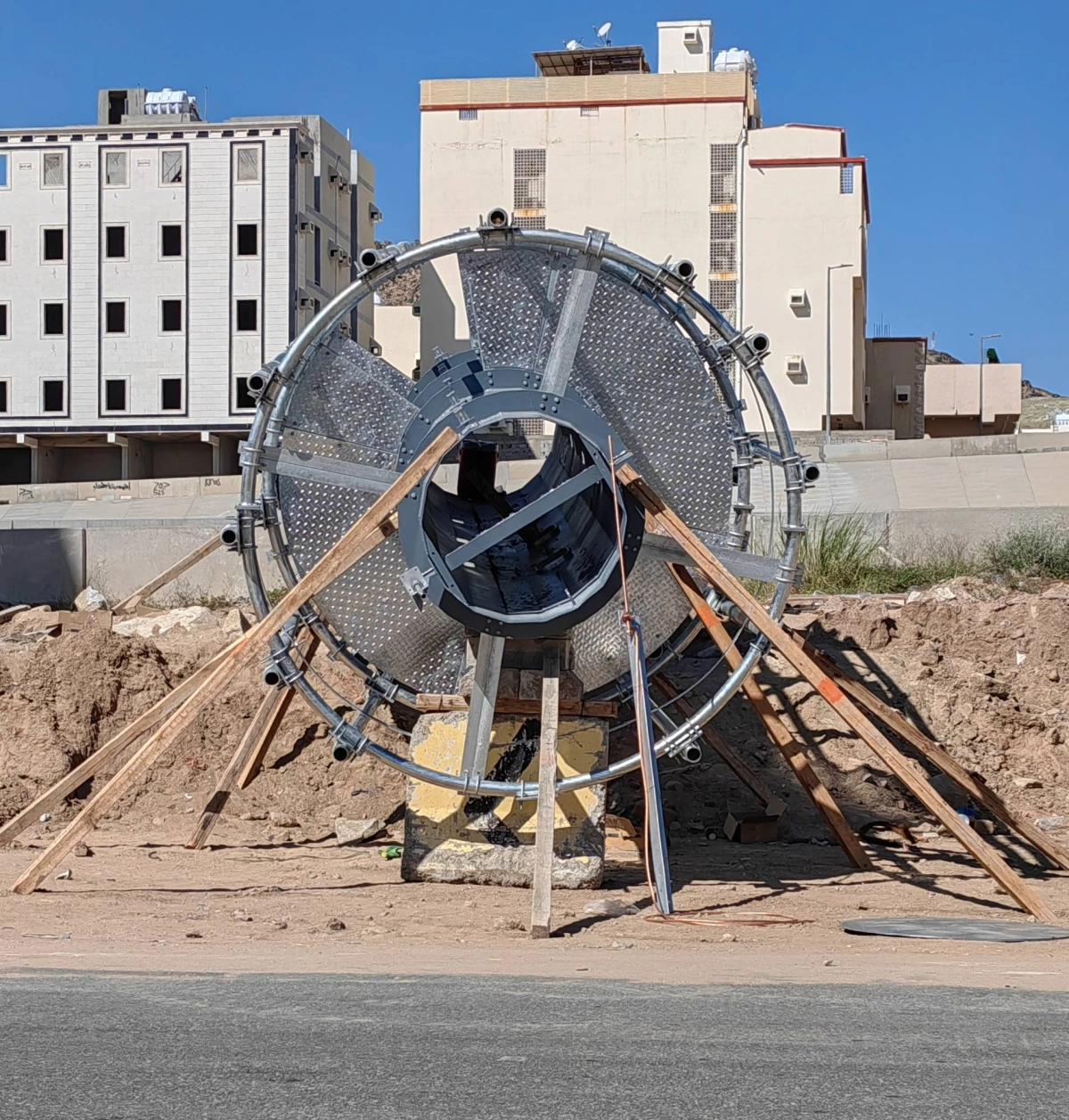 (أنس الحارثي)