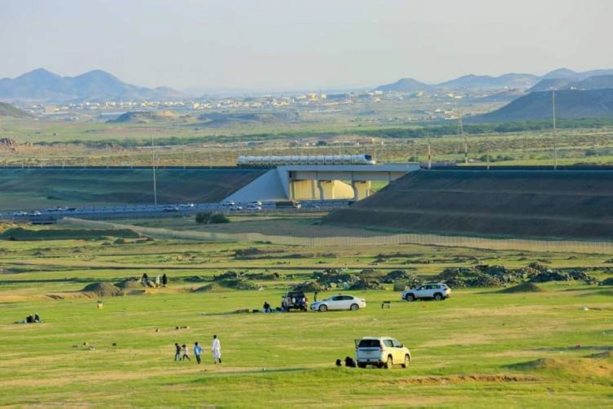 


خروج العوائل إلى المساحات الخضراء                                                           (مكة)     