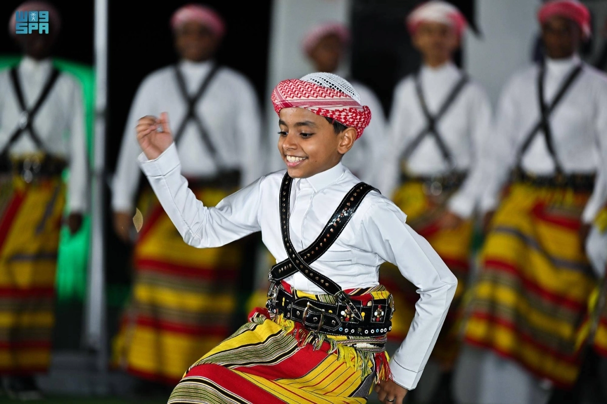 


من العروض الفلكلورية بشتاء جازان                               (مكة) 