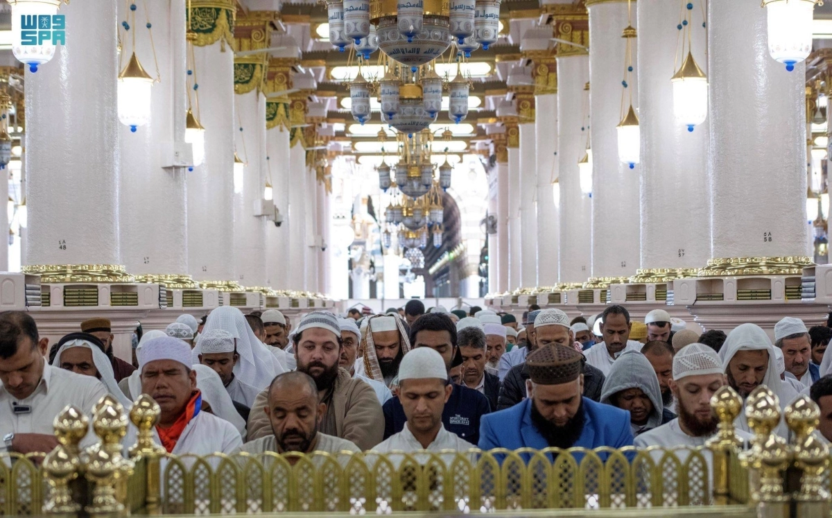 


ضيوف برنامج خادم الحرمين يؤدون الصلاة بالمسجد الحرام                (مكة) 