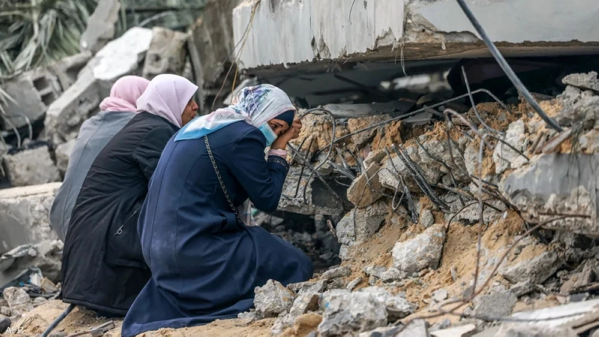نحيب ودموع على المنزل المدمر