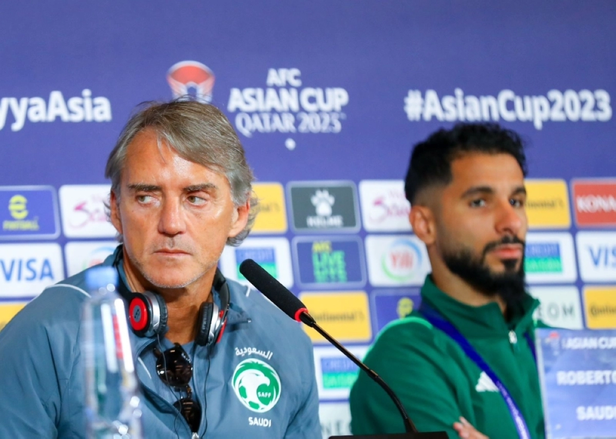 مانشيني وصالح الشهري خلال المؤتمر