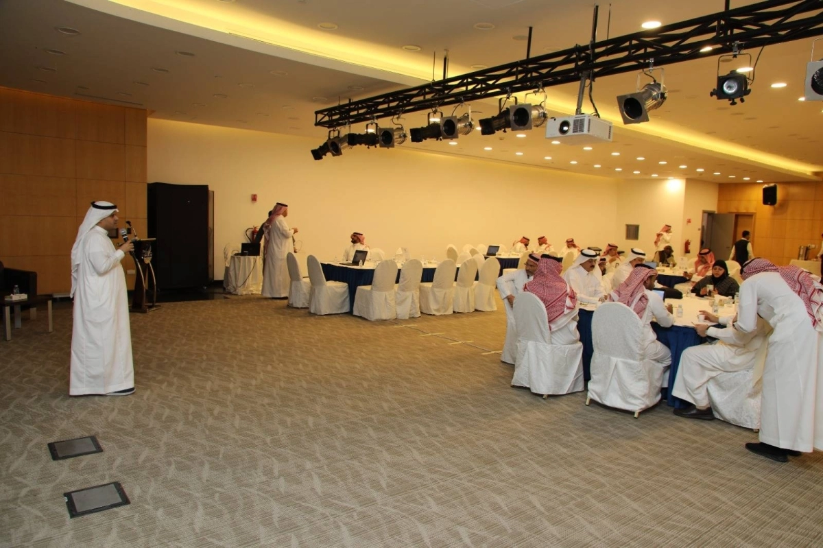 مشاركون في الورشة أمس  (مكة)