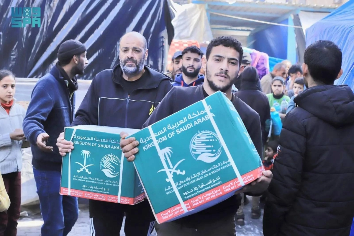 


 غزاويون يحصلون على السلال الغذائية السعودية  (واس) 