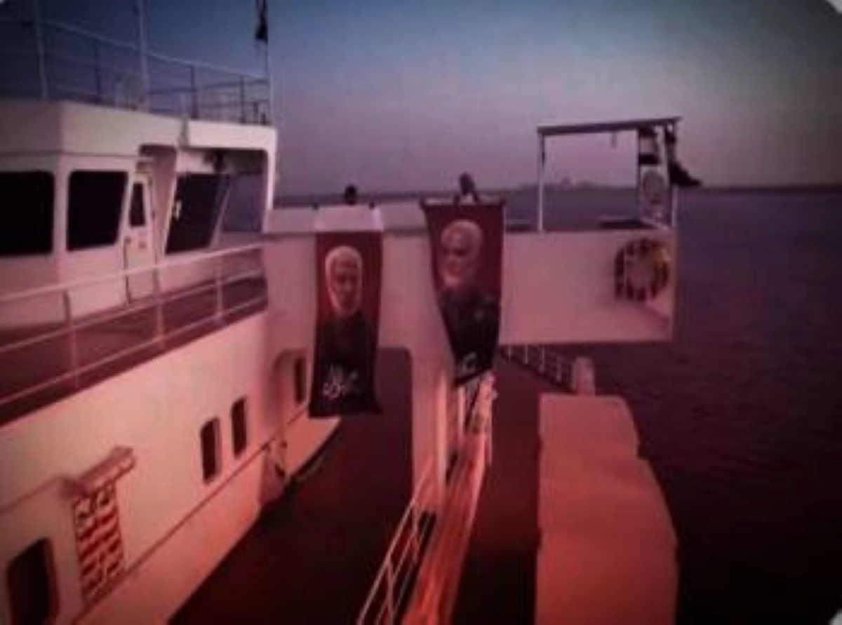 سفينة جلاكسي وعليها صور قاسم سليماني (مكة)