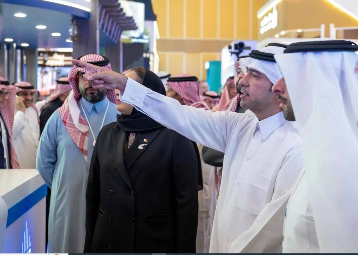 الوزير خلال جولة بالمعرض