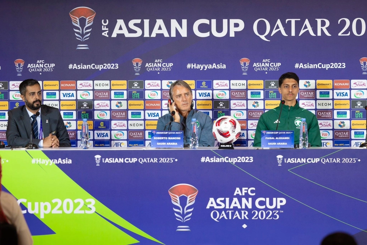 


مانشيني خلال المؤتمر الصحفي 