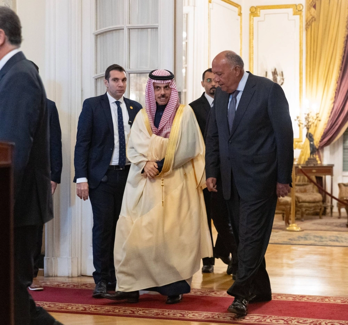 فيصل بن فرحاو وسامح شكري قبل الاجتماع