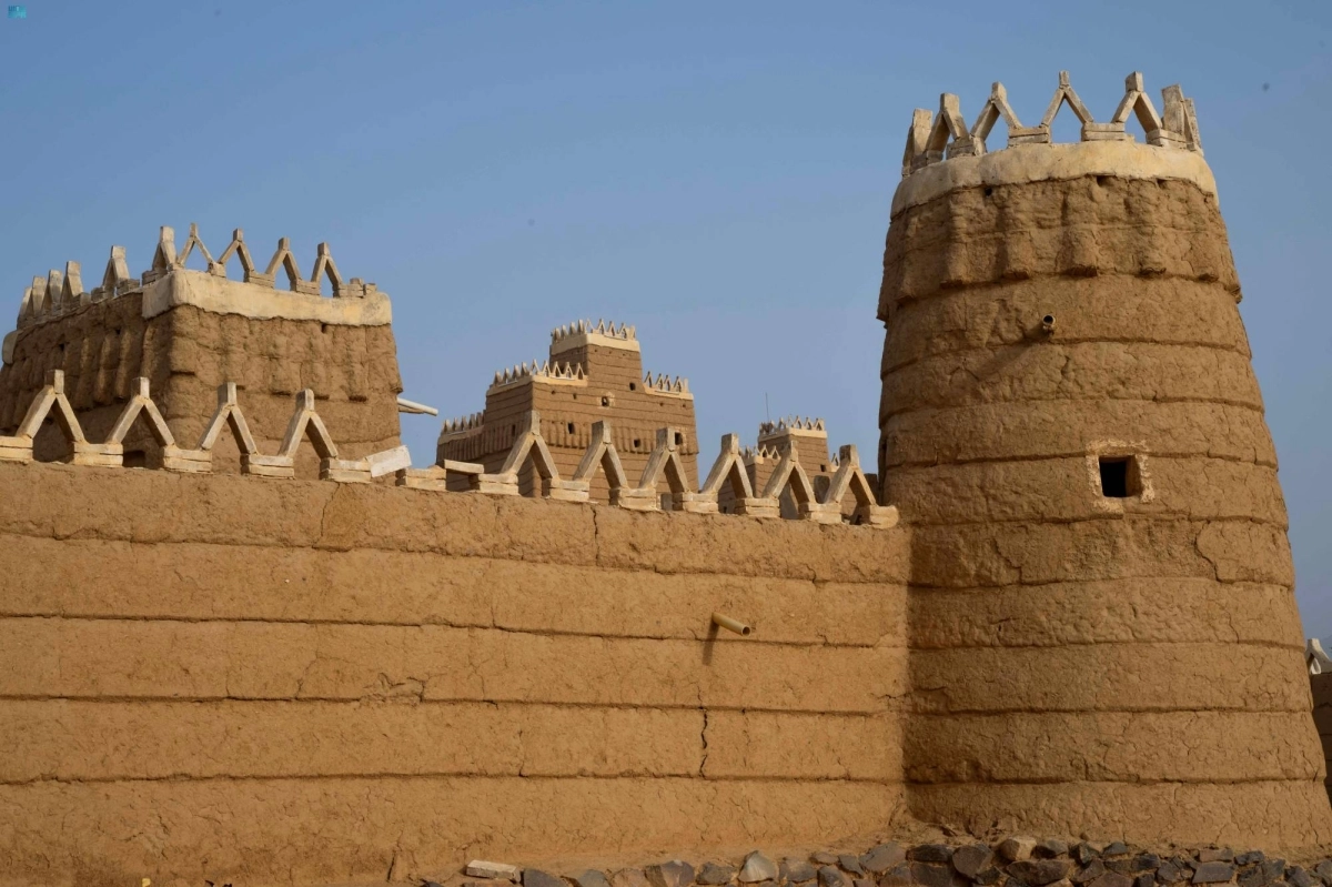 


من البيوت الطينية بنجران                       (مكة) 