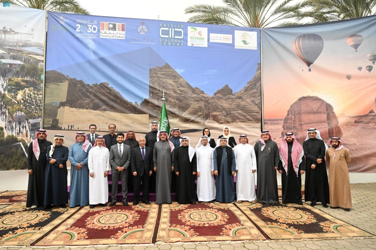 


جانب من حفل تدشين الكتاب                                             (مكة) 