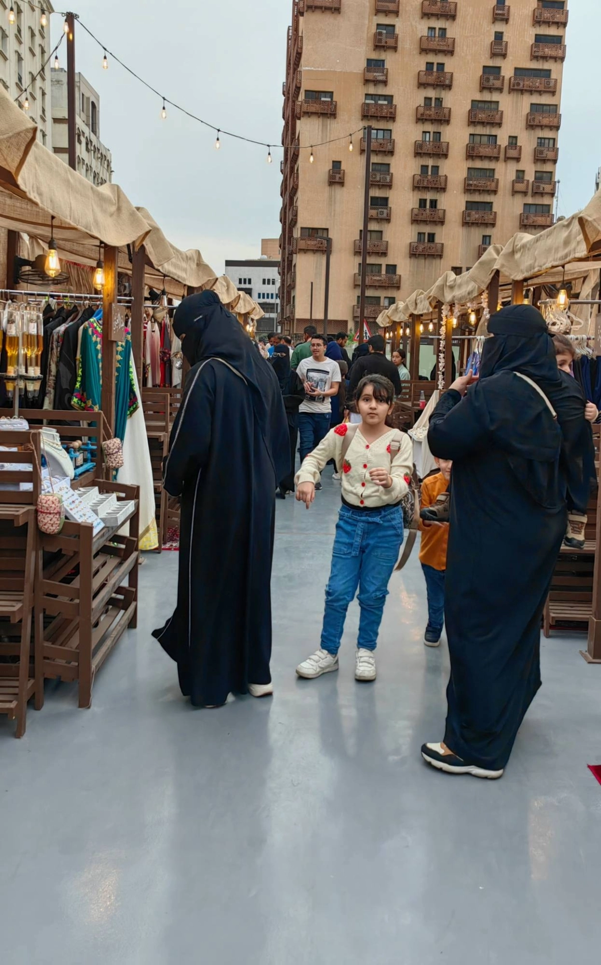 (أنس الحارثي)