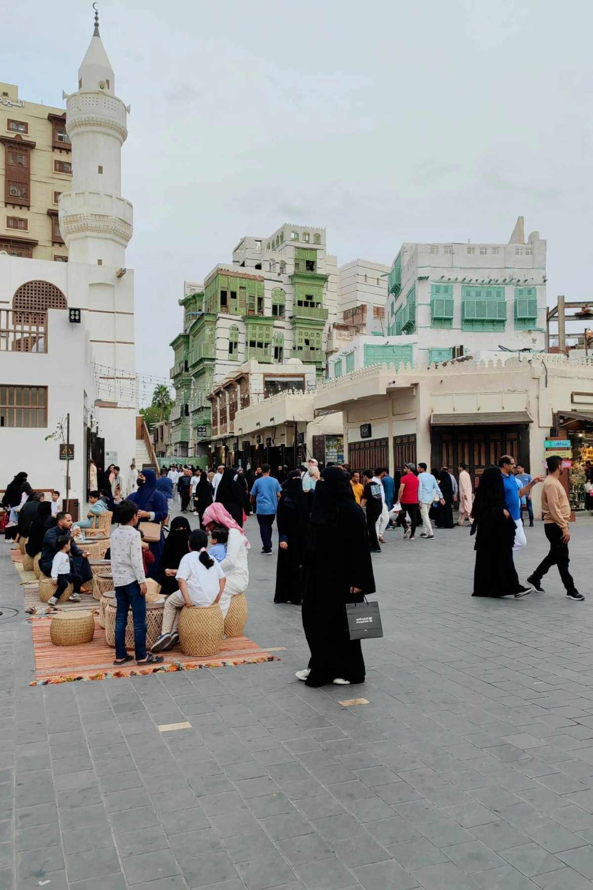 (أنس الحارثي)