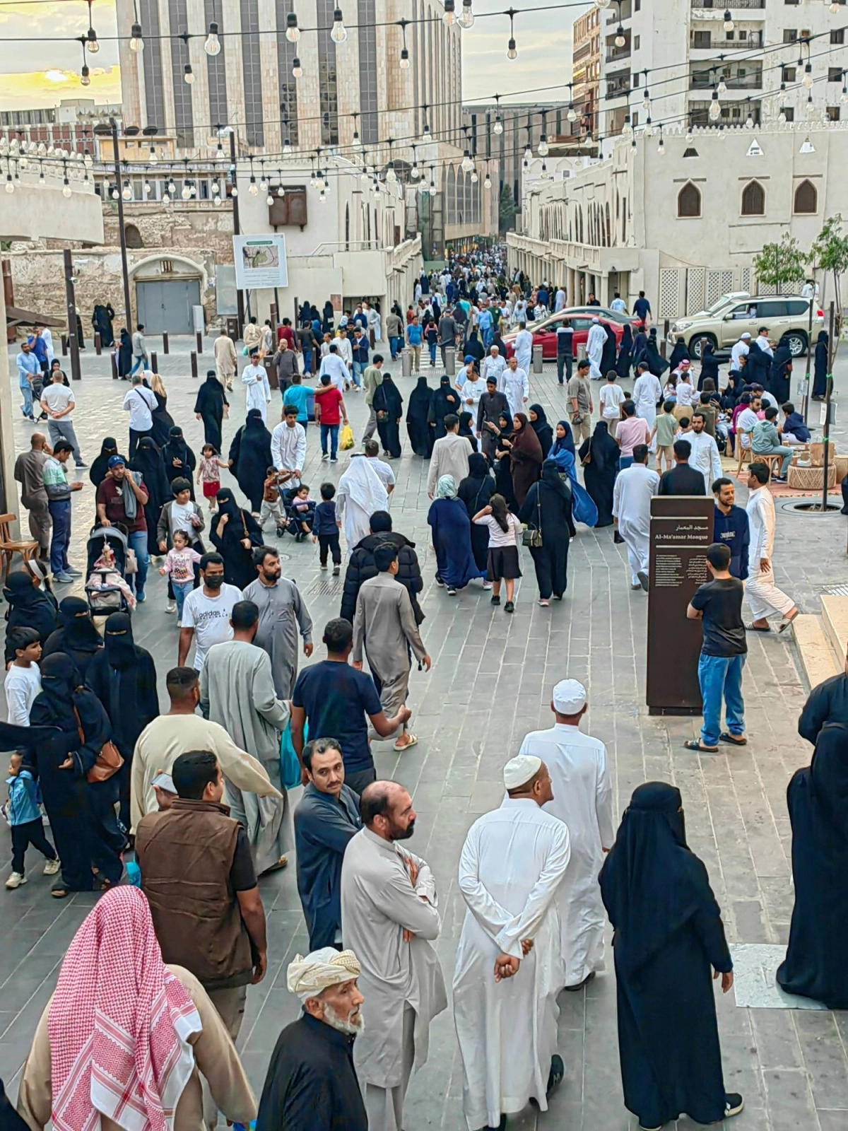 (أنس الحارثي)