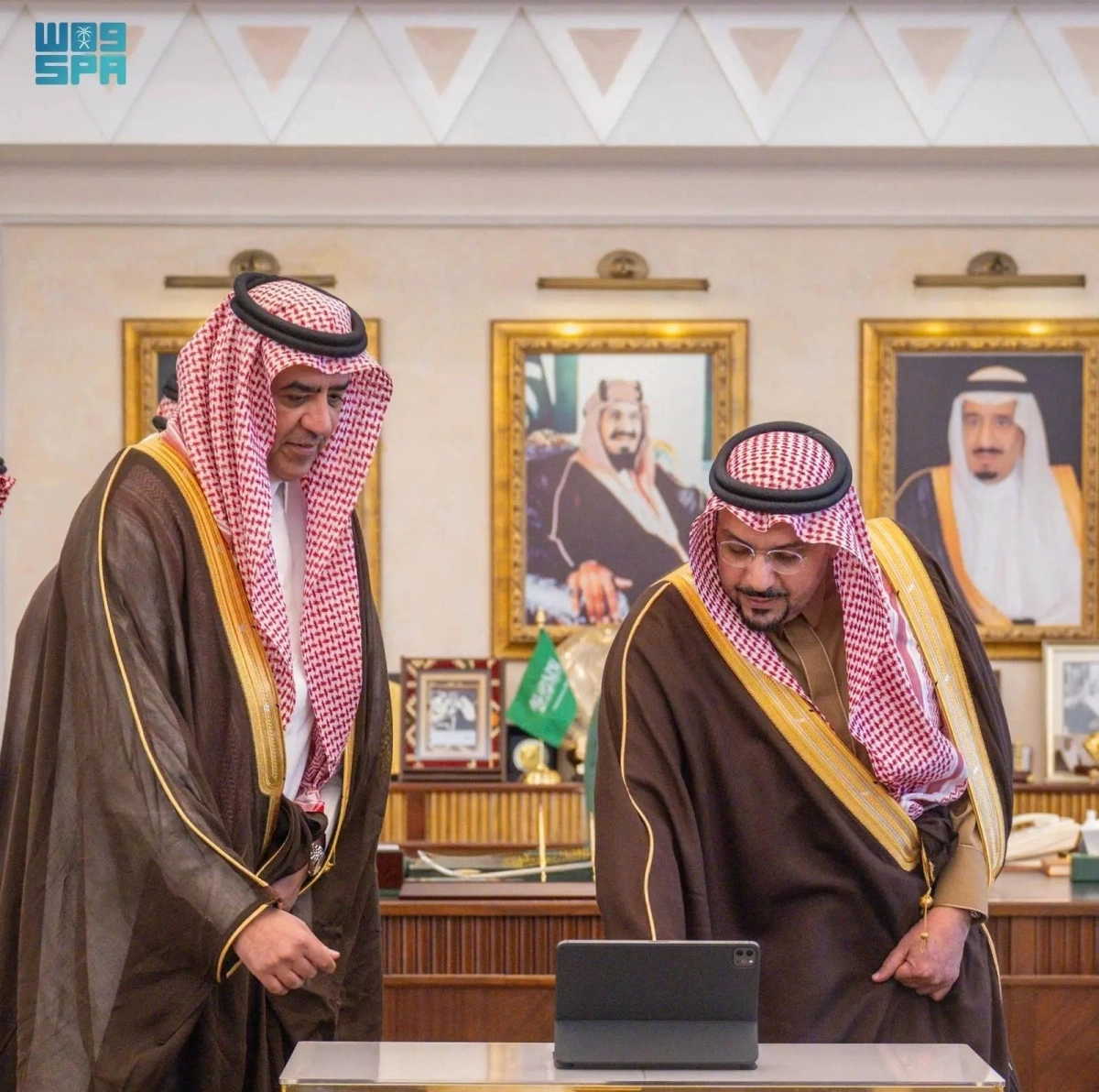 


فيصل بن مشعل خلال تدشين المركز              (مكة) 