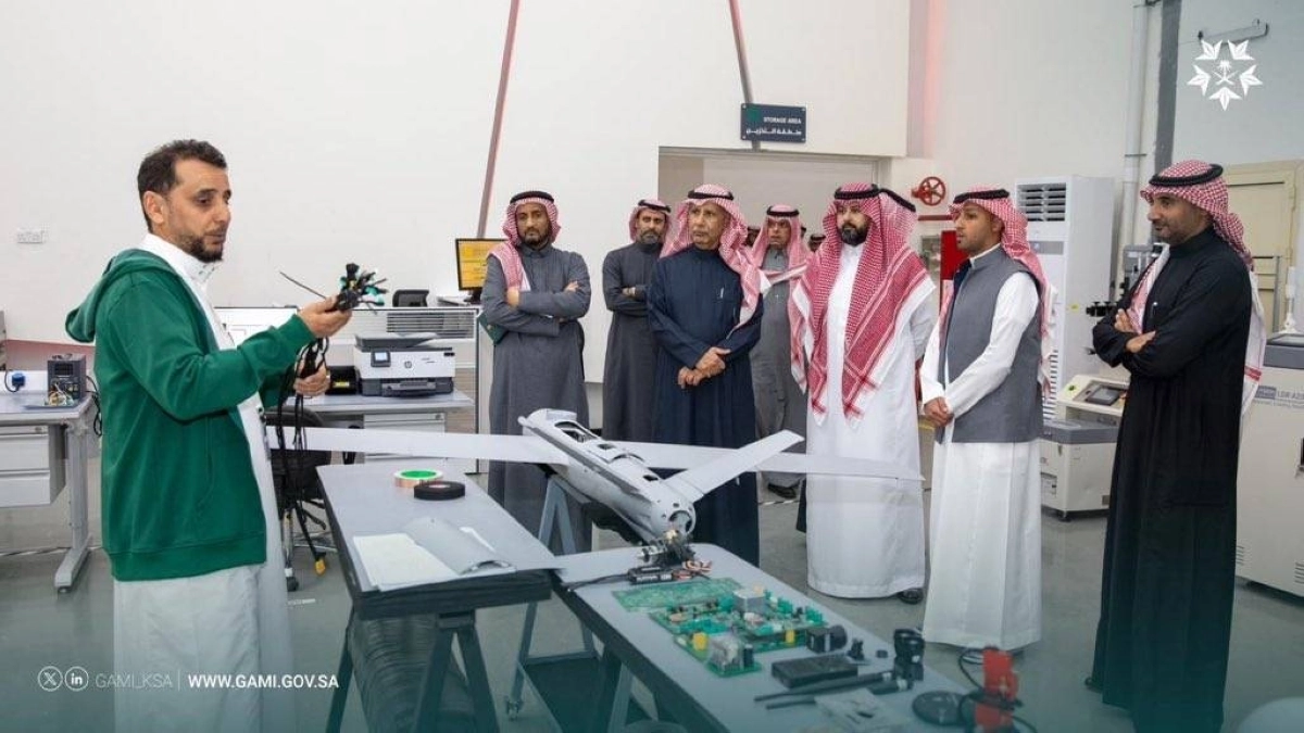 


من داخل إحدى شركات التقنيات الدفاعية                                              (مكة) 