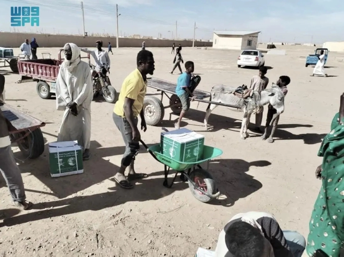 السلال السعودية في متناول شباب عطبرة (واس)