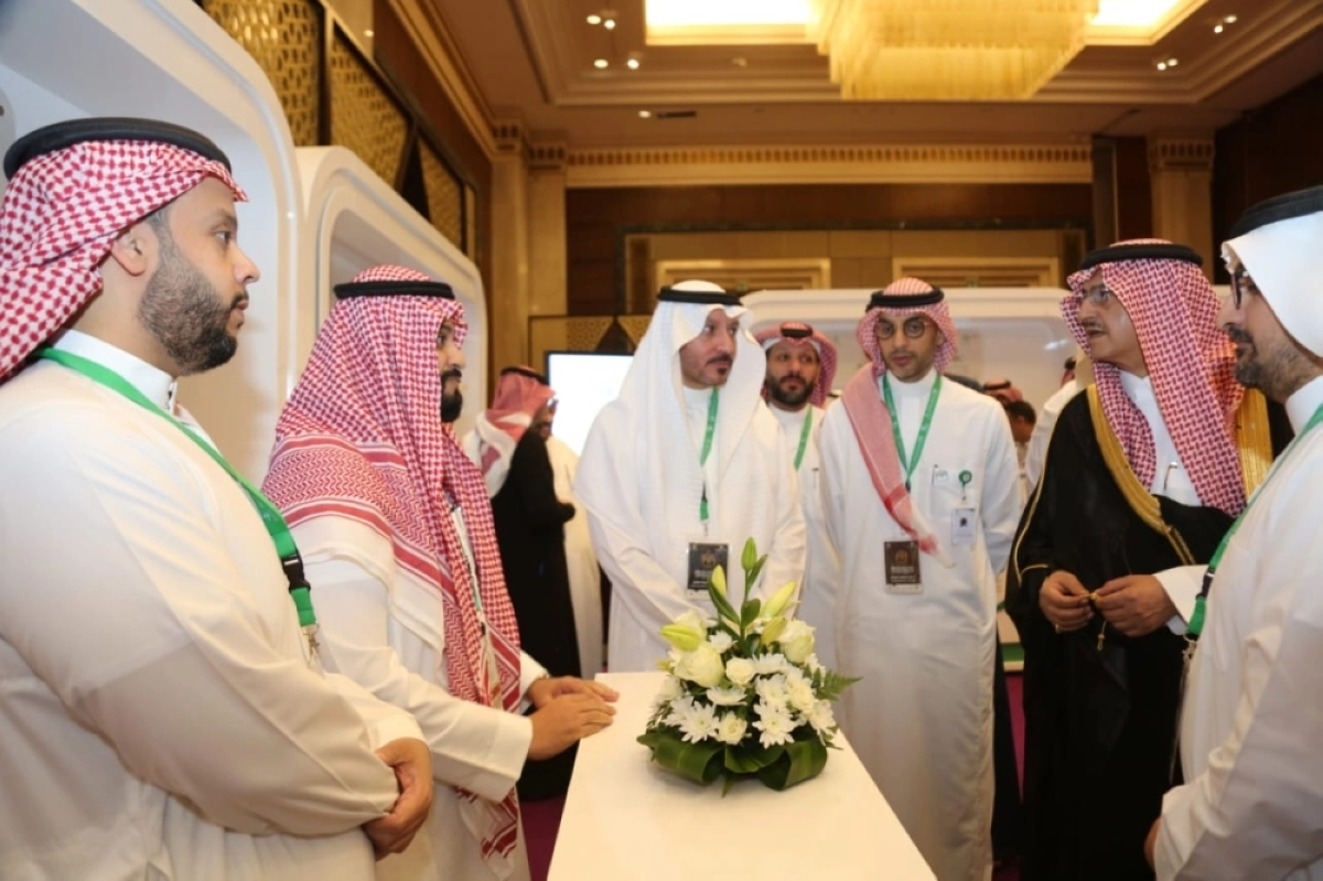 وكيل إمارة منطقة مكة يتجول في المعرض المصاحب (مكة)