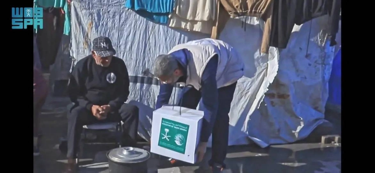 


عمليات توزيع المساعدات السعودية في رفح                             (واس) 