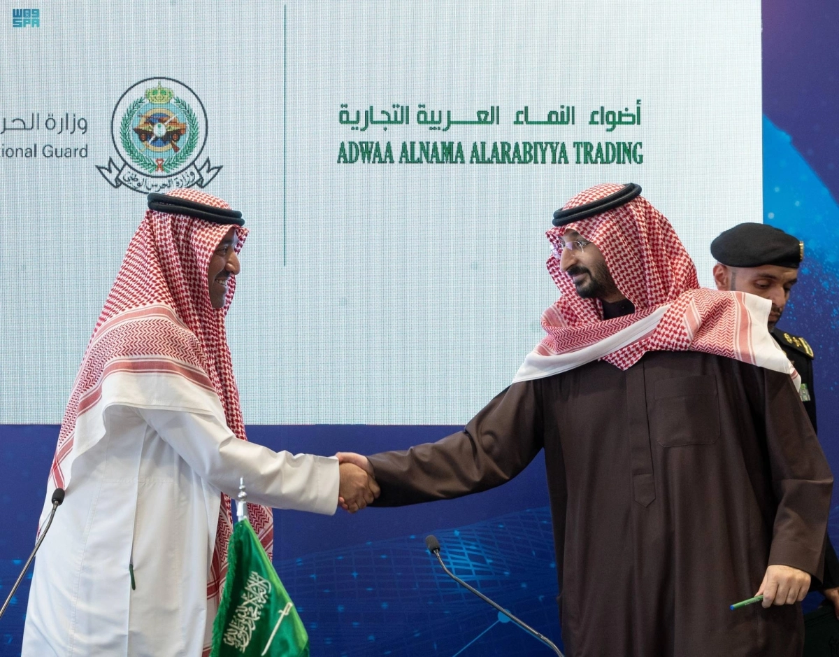 


عبدالله بن بندر عقب التوقيع              (مكة) 