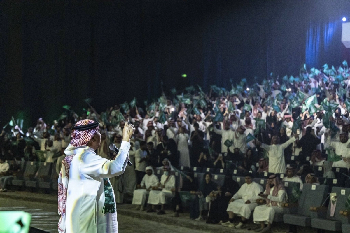 


فنان العرب مع الجماهير السعودية 