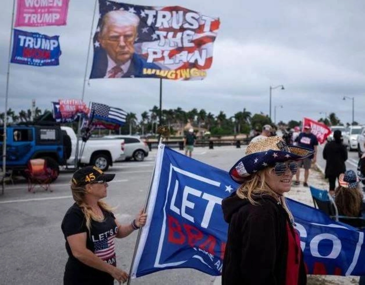 


تجمع لأنصار ترمب                                                 (مكة) 