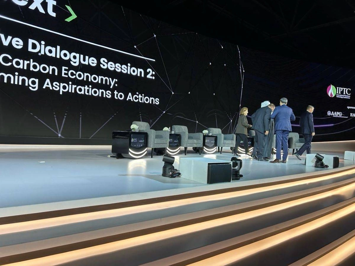 الإعداد للجلسة الثانية أمس (مكة)