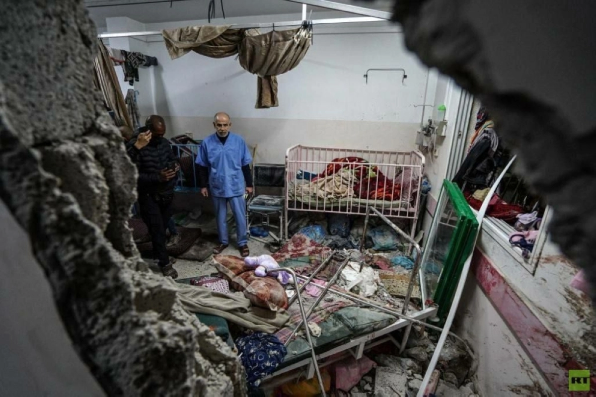 الدمار داخل المجمع