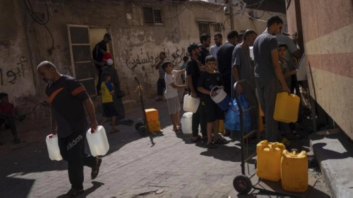 غزاويون يبحثون عن المياه (مكة)