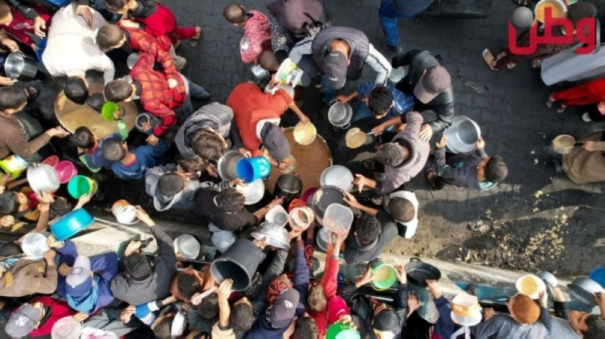 مسيرة يومية لتوفير الطعام والشراب