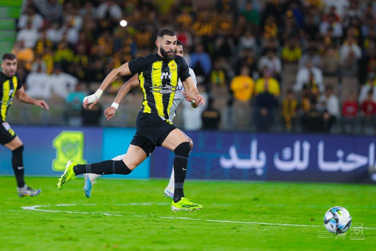 كريم بنزيما في مباراة الرياض