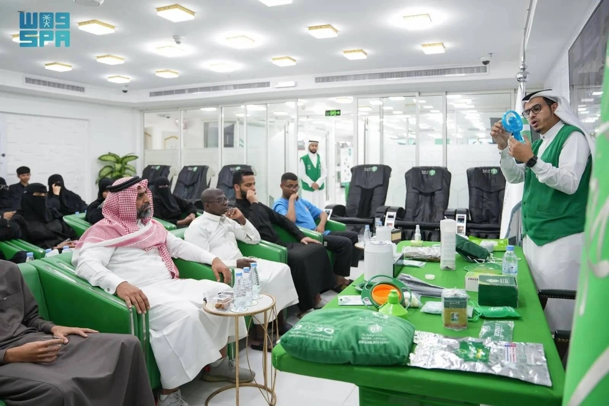 


معتمرون في ضيافة الجمعية                                   (مكة) 