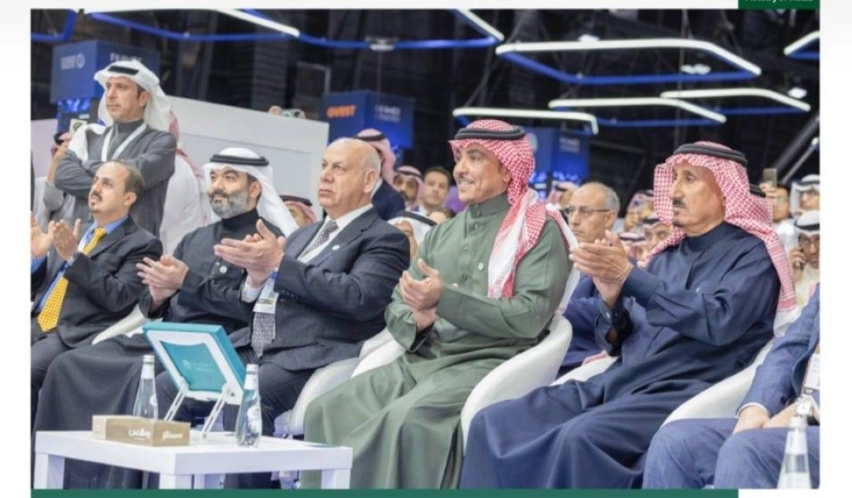 


سلمان الدوسري خلال افتتاح المعرض                                                   (مكة) 