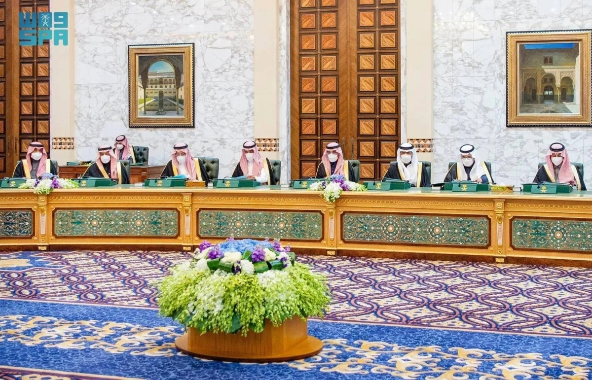 


من جلسة مجلس الوزراء أمس        