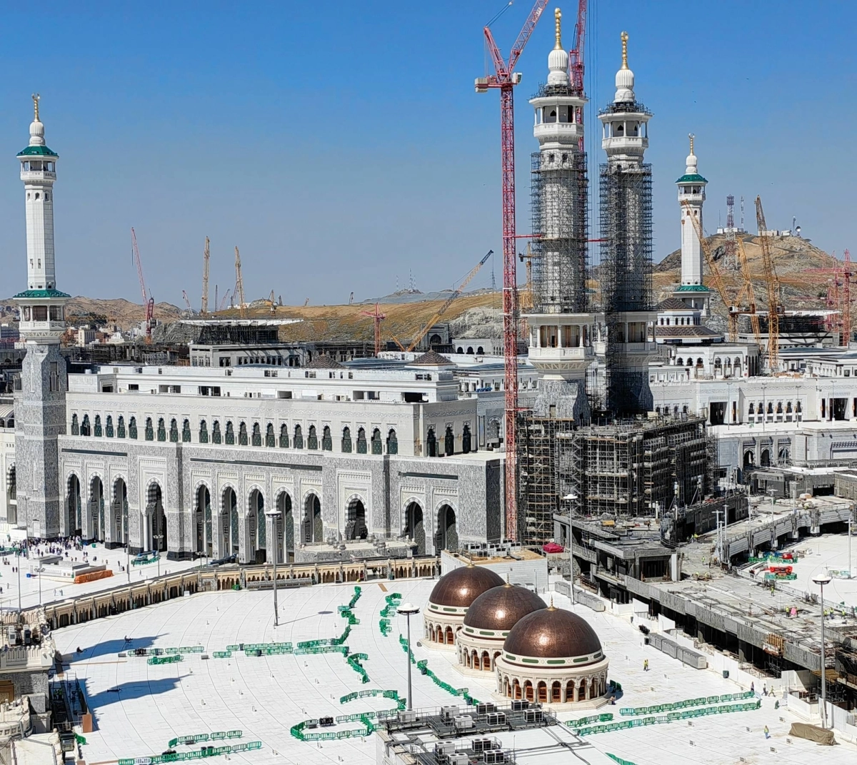 (أنس الحارثي)