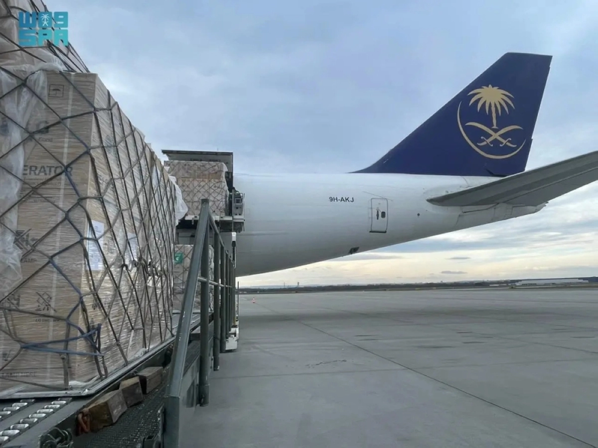 وصول الطائرة إلى وارسو