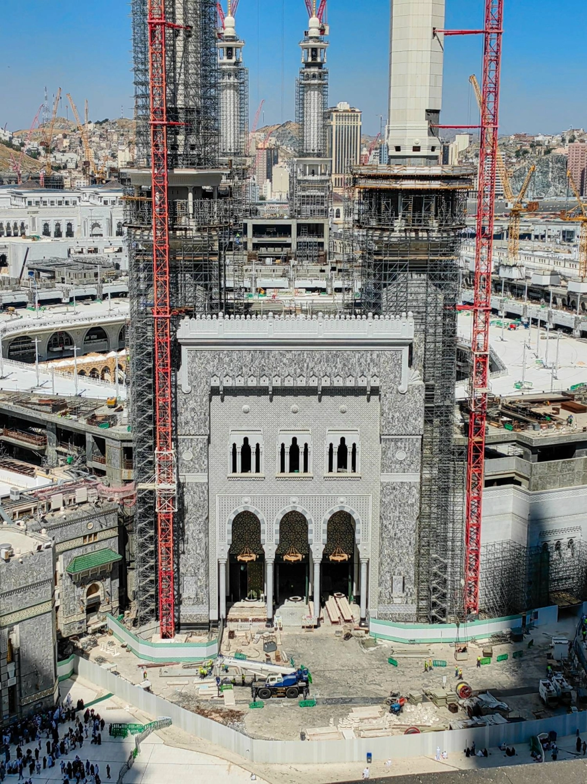 (أنس الحارثي)