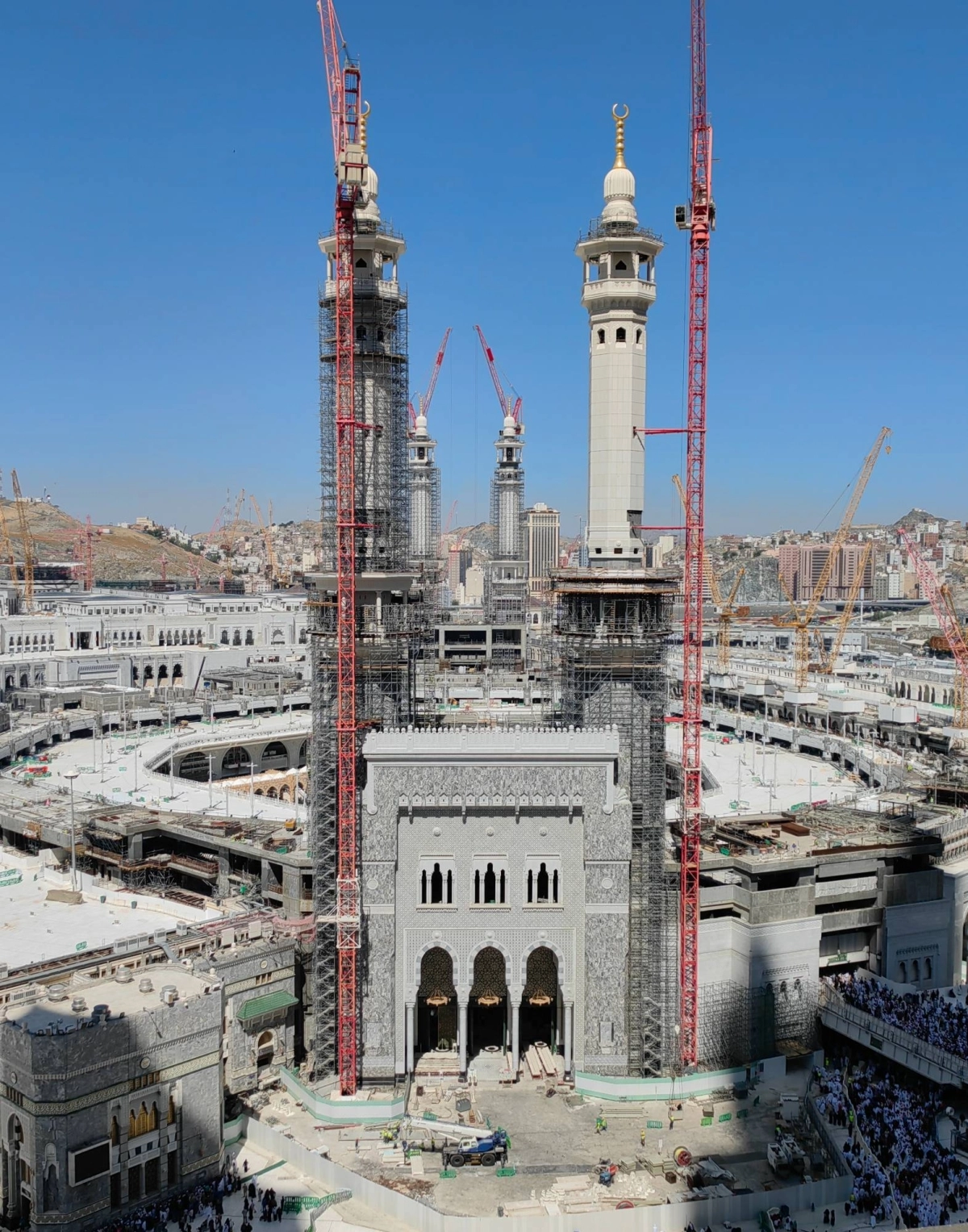 (أنس الحارثي)