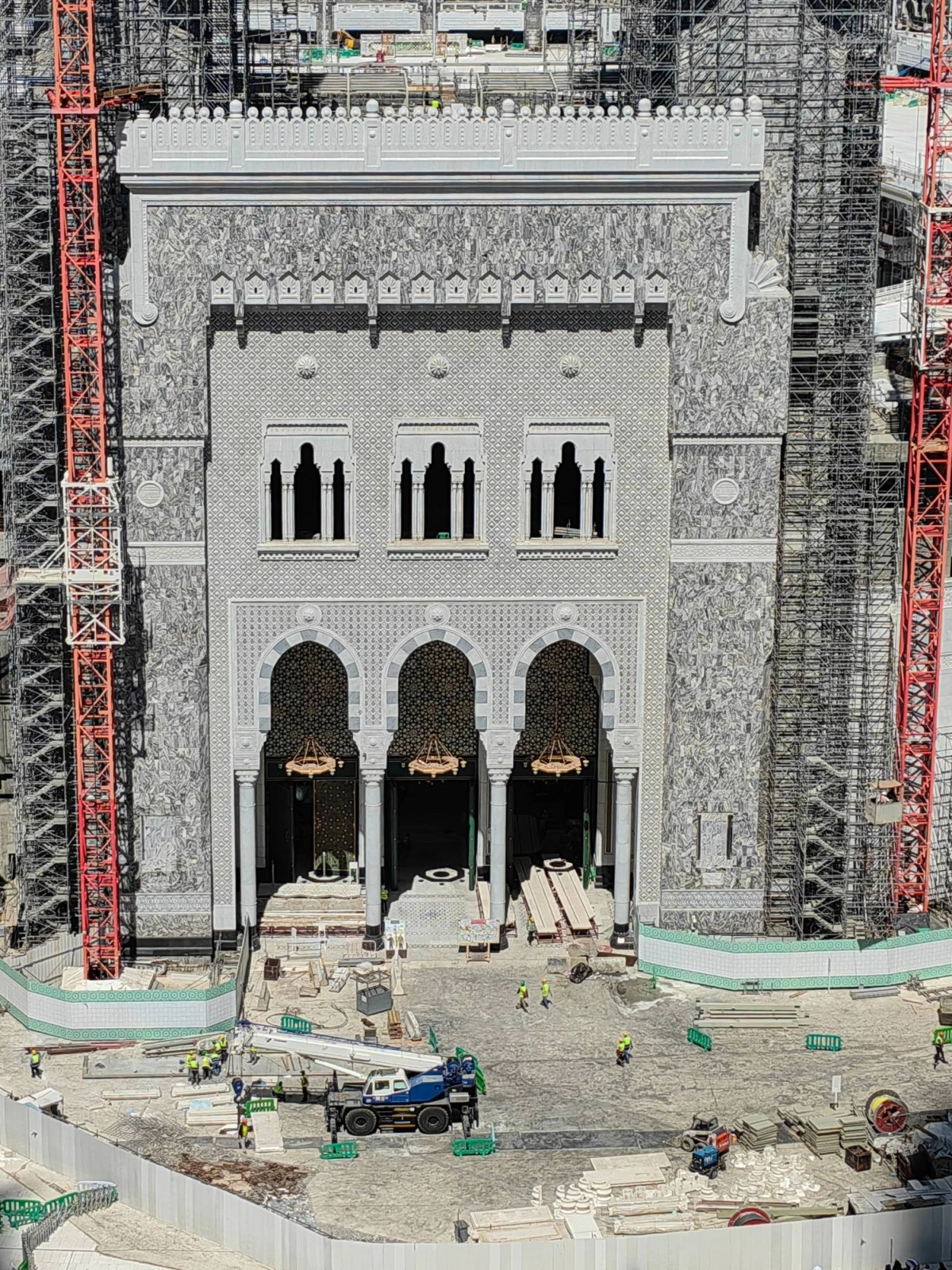 (أنس الحارثي)