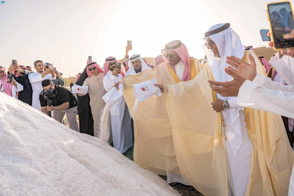 


بندر الخريف خلال افتتاح موسم الملح                                                (مكة) 