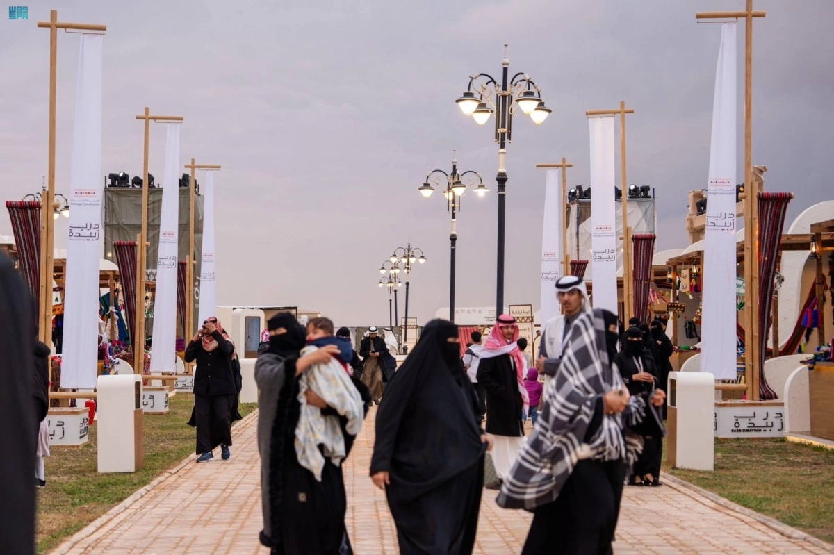 


زئرات خلال مشاركتهن بالمهرجان 