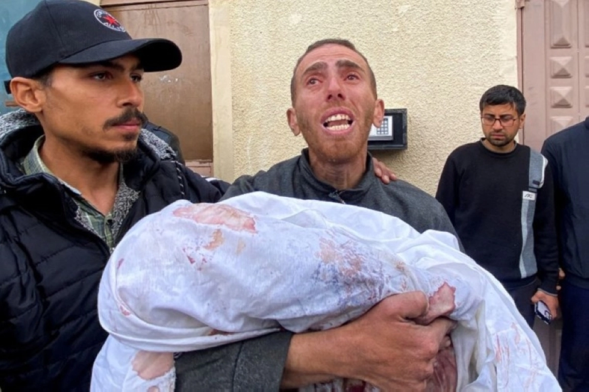 فلسطيني يشكو حاله لله