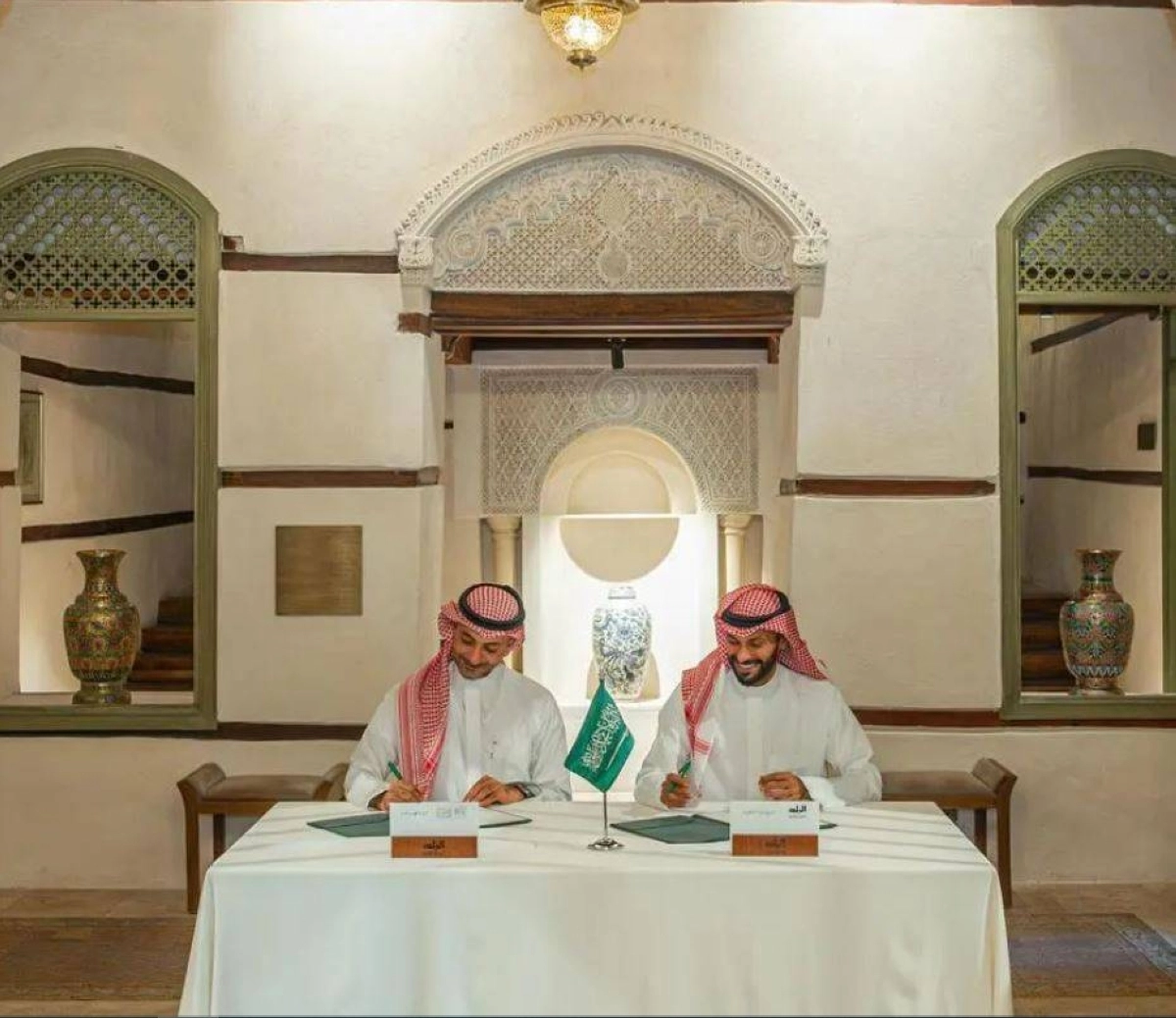 


خلال التوقيع 