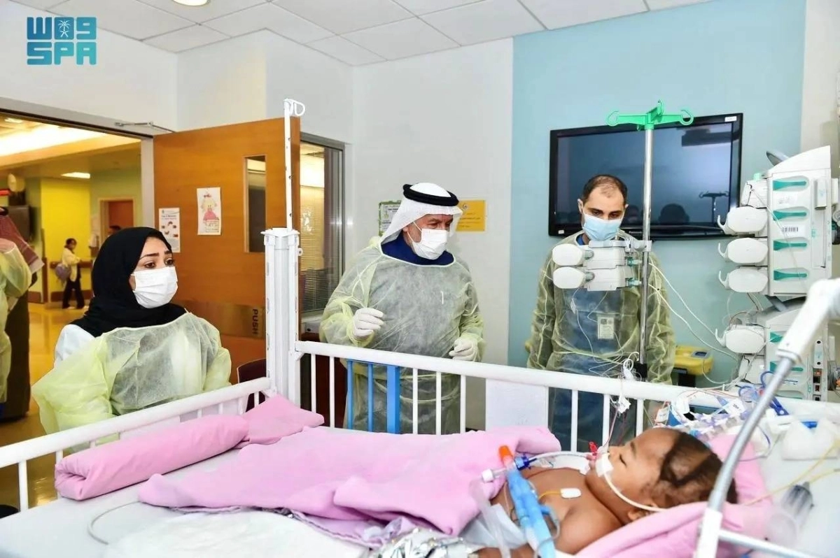 


التوأم السيامي بعد العملية                                         (مكة) 