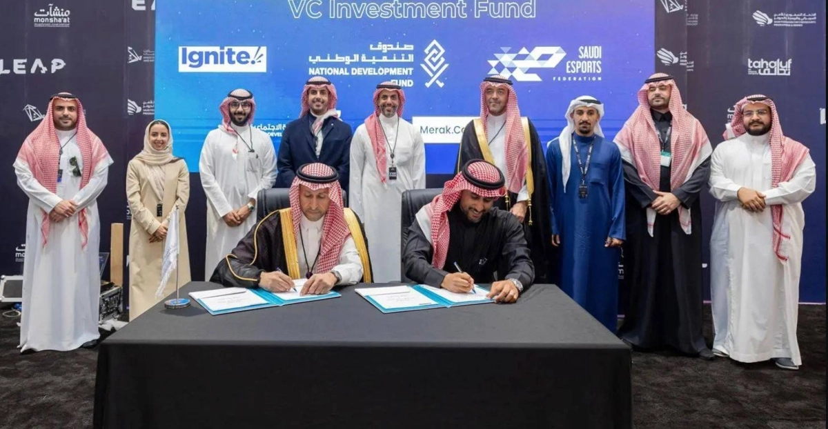 


خلال توقيع إحدى المذكرتين 